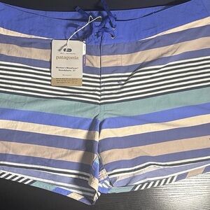 Patagonia Women’s Wavefarer Boardshorts 5” Size 16 Stripes NWT NEW